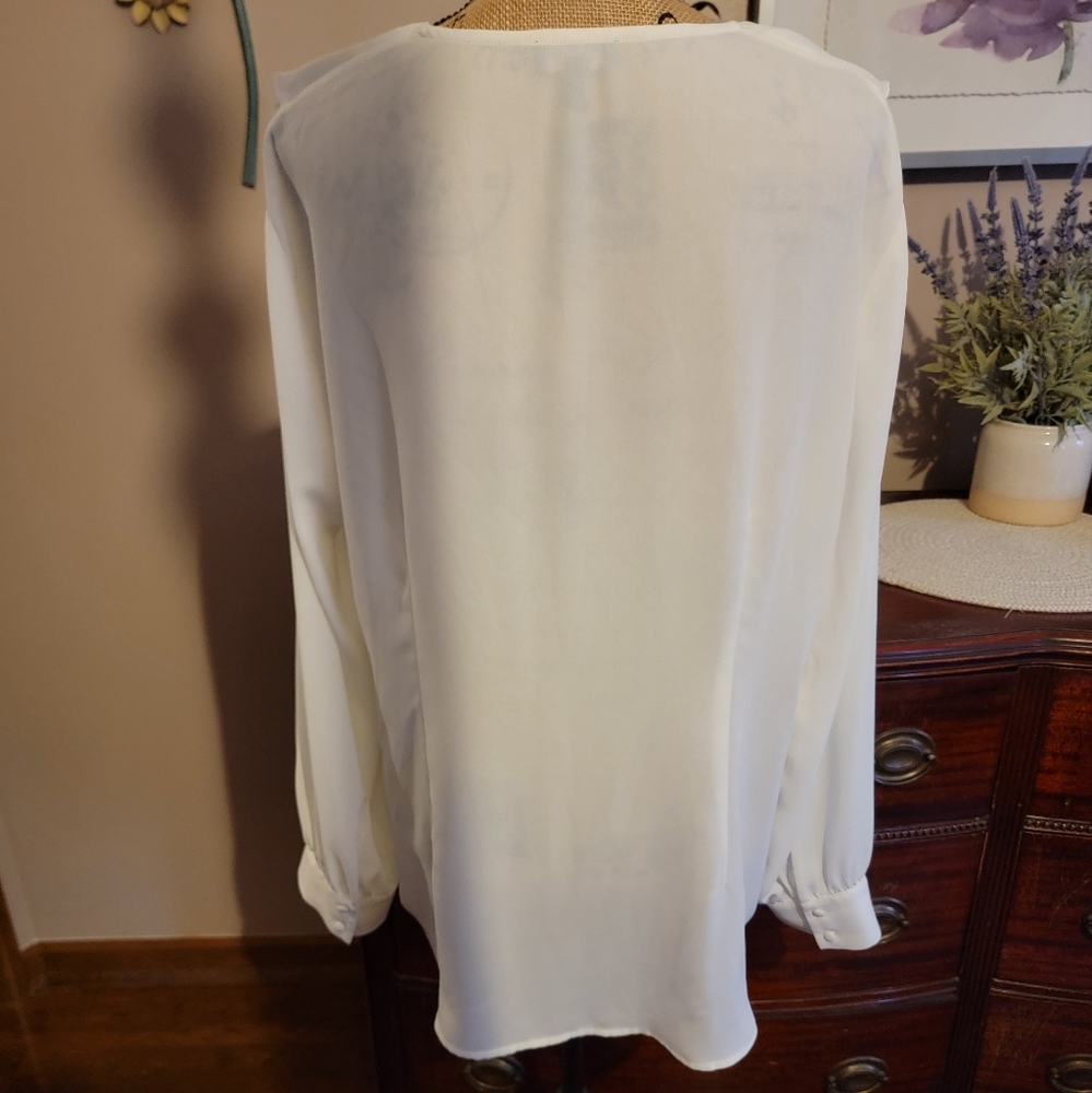 Gorgeous Off White Blouse by The Limited® Collection - Picture 5 of 7